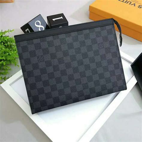 pochette macbook louis vuitton|louis vuitton voyage mm canvas.